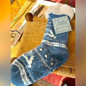 NWT Women’s Sherpa Slipper Socks with Grips; Blue/White